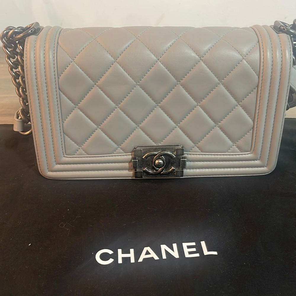 Chanel boy bag medium